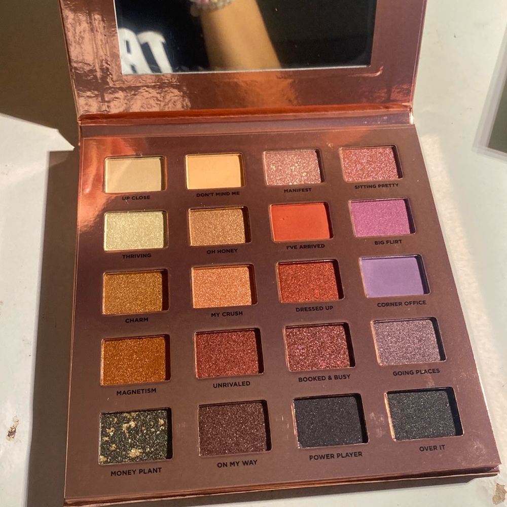 Iconic London eyeshadow palette